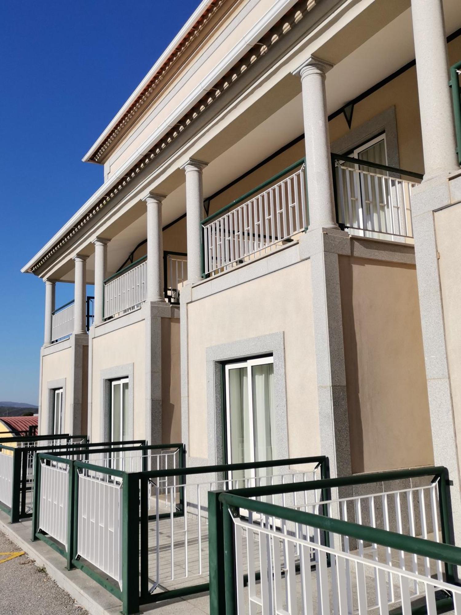 Hotel Quinta Dos Cedros Celorico Da Beira Luaran gambar