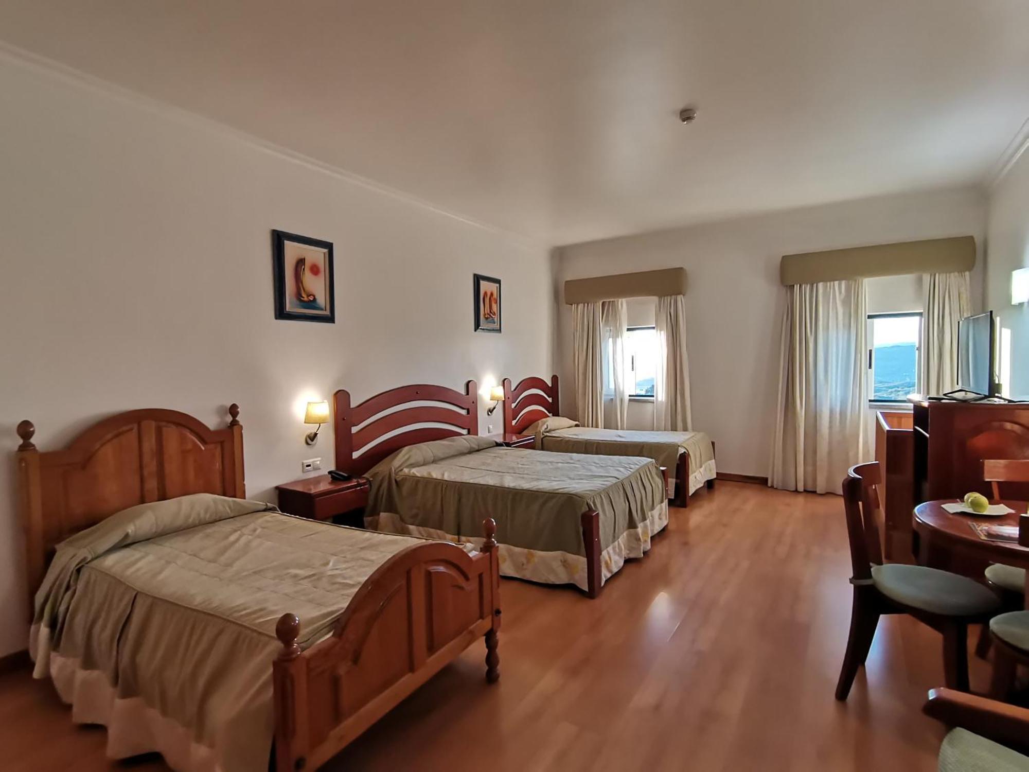 Hotel Quinta Dos Cedros Celorico Da Beira Luaran gambar