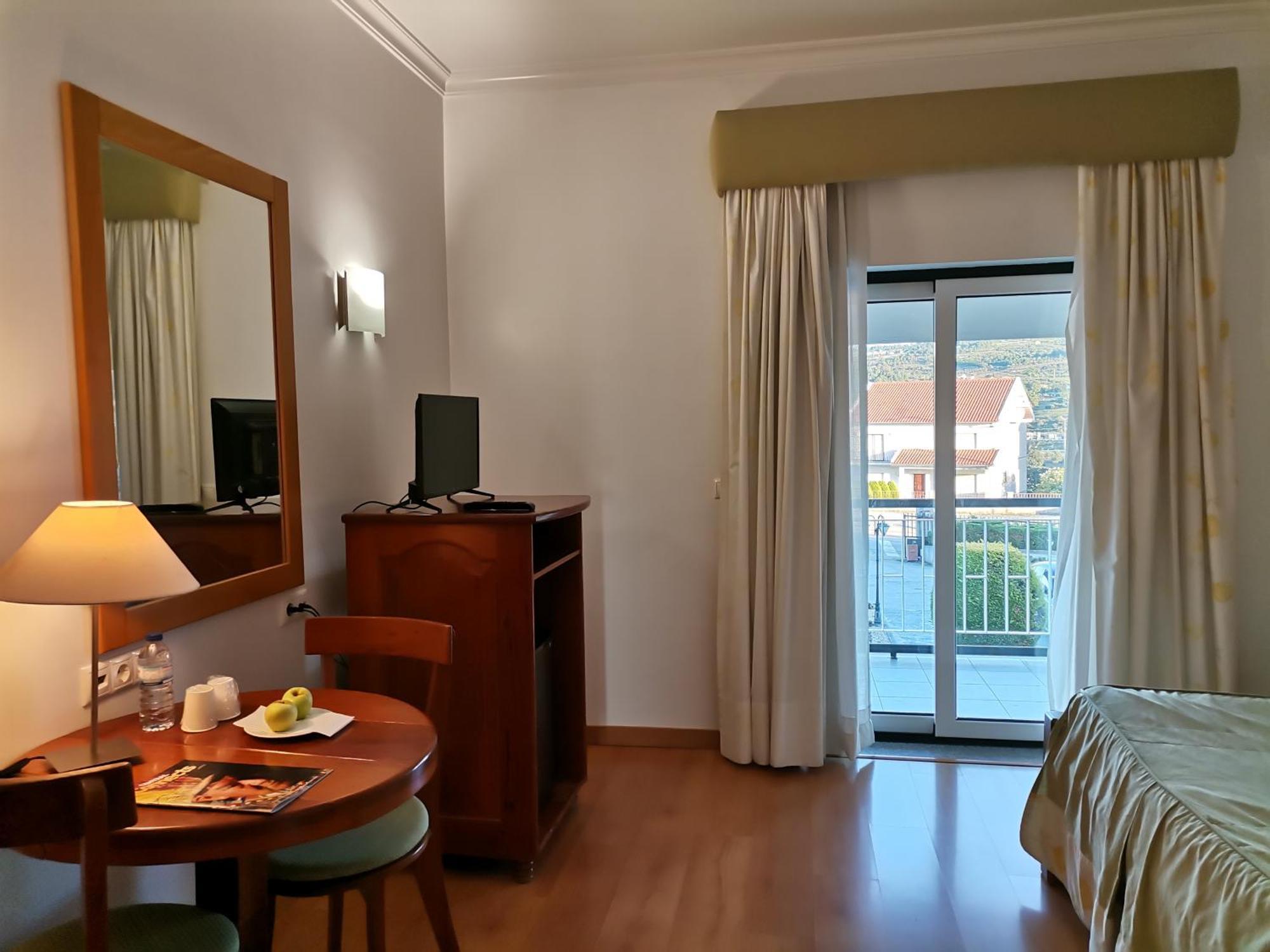 Hotel Quinta Dos Cedros Celorico Da Beira Luaran gambar