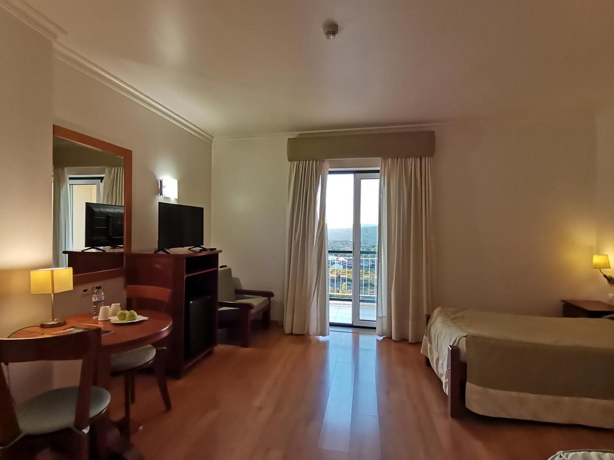 Hotel Quinta Dos Cedros Celorico Da Beira Luaran gambar