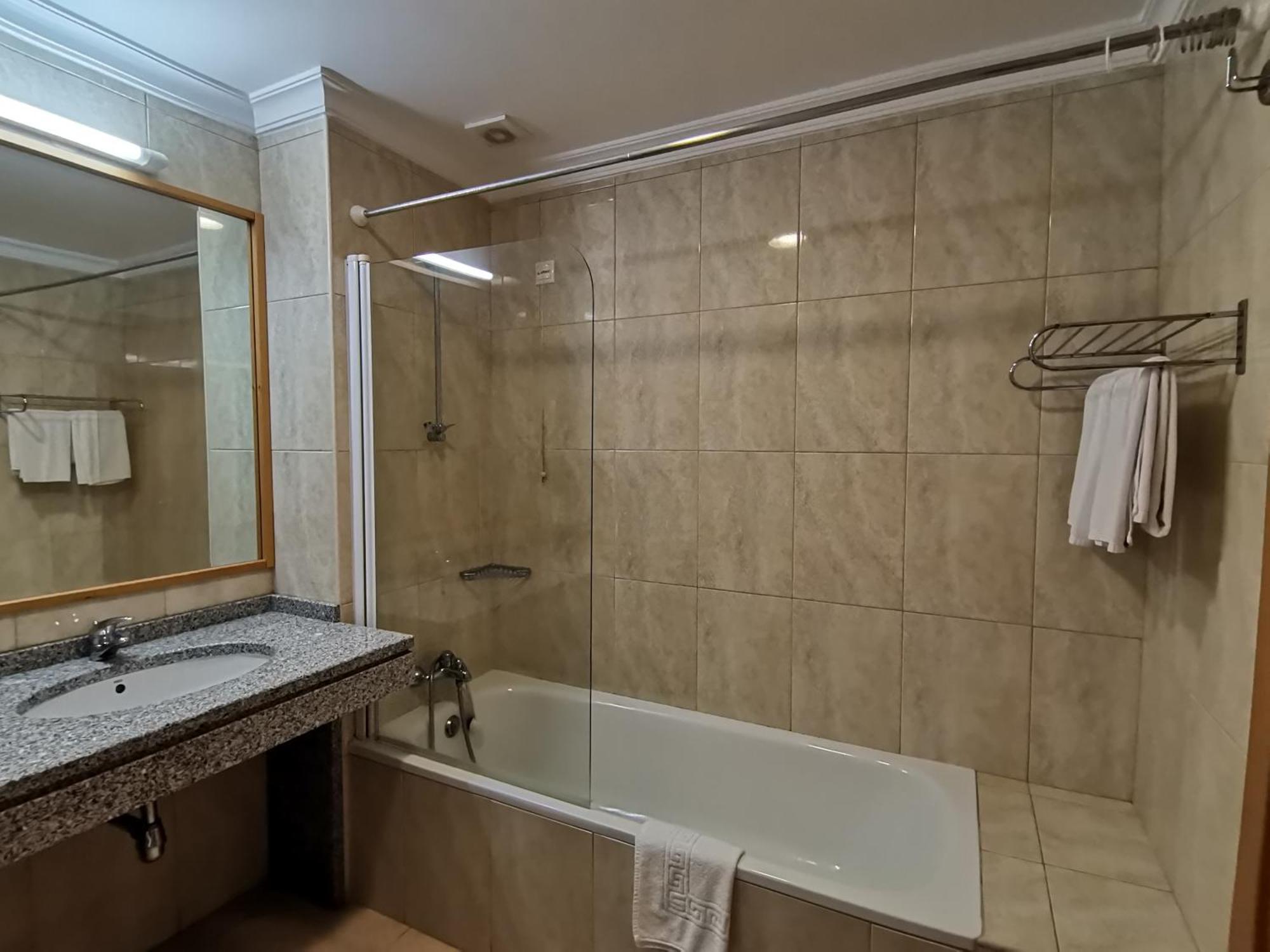 Hotel Quinta Dos Cedros Celorico Da Beira Bilik gambar
