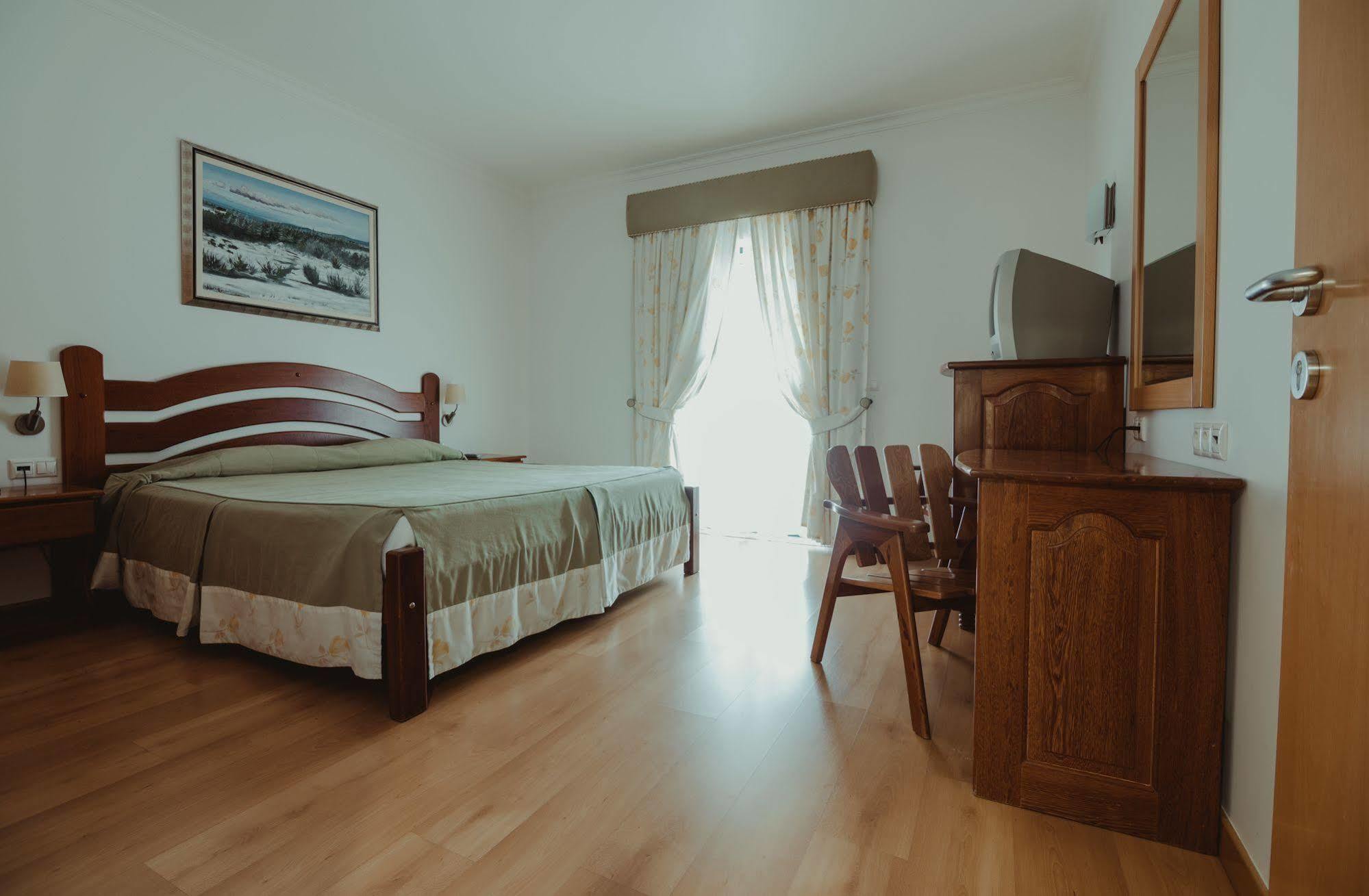 Hotel Quinta Dos Cedros Celorico Da Beira Luaran gambar