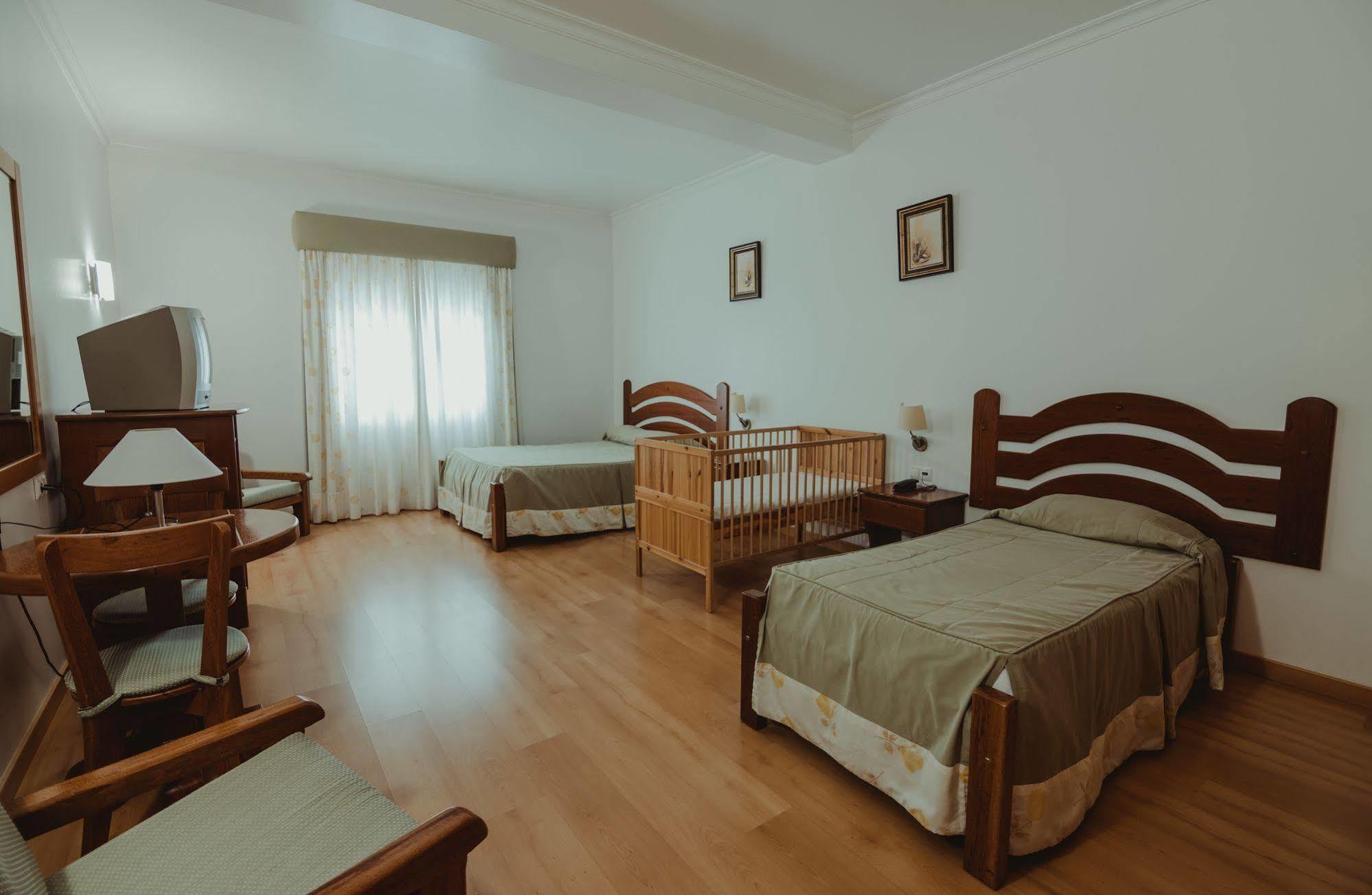 Hotel Quinta Dos Cedros Celorico Da Beira Luaran gambar